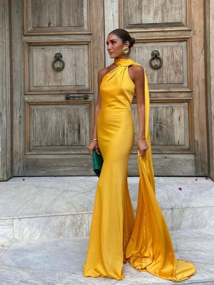 Vestido Longo em Cetim Ombro Único e Costas Abertas Celina Lollitaz