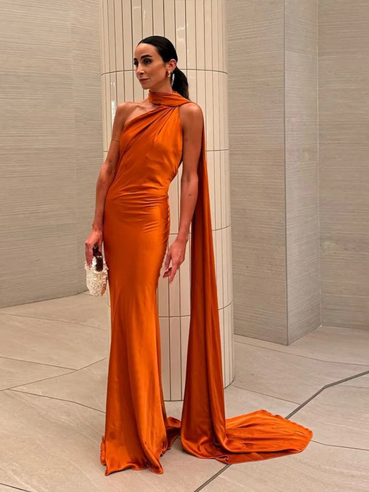 Vestido Longo em Cetim Ombro Único e Costas Abertas Celina Lollitaz